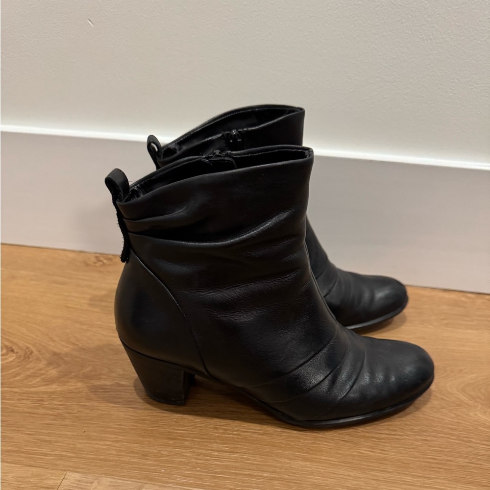 Gabor ankle boots, size 8